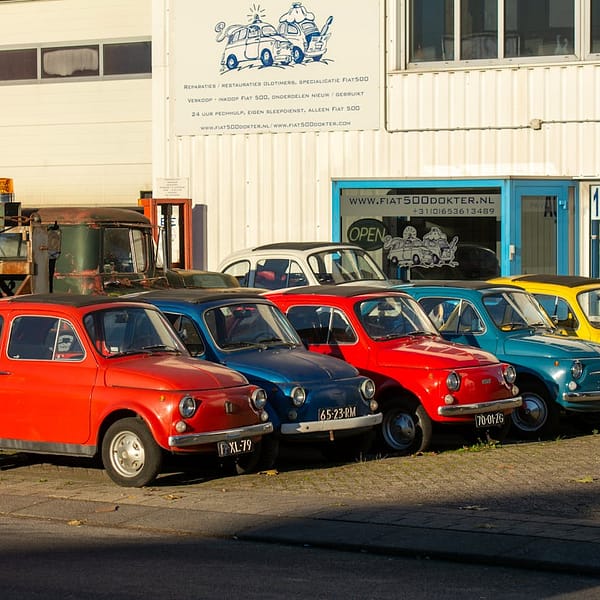 garage qui répare des voitures Fiat de collection