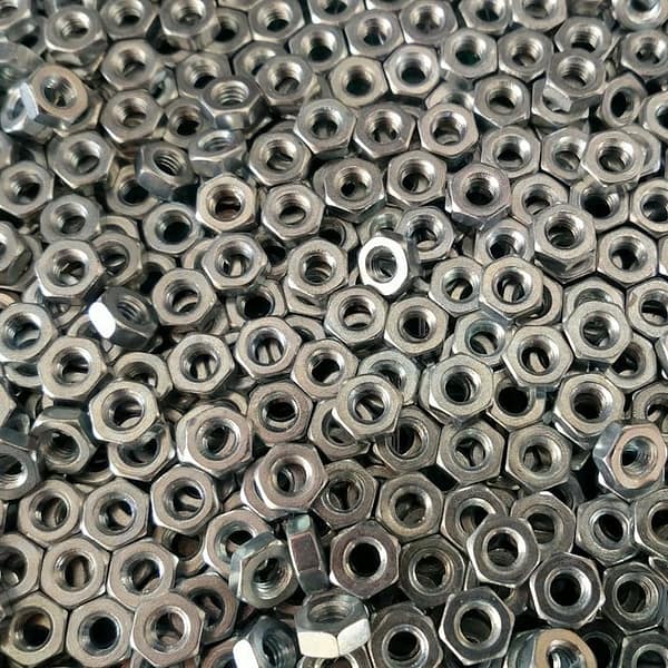 milliers de boulons en argent