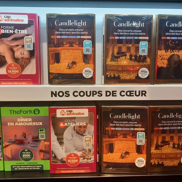 plusieurs coffrets cadeaux personnalisés