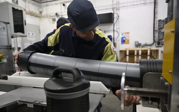 fabrication d'obus dans une usine