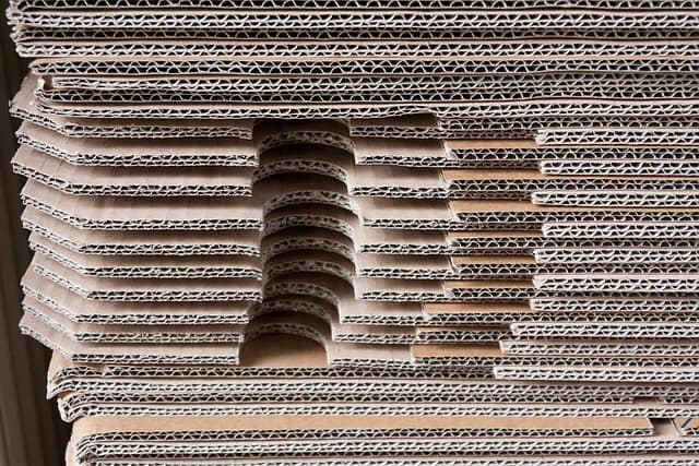 pile de couches de cartons