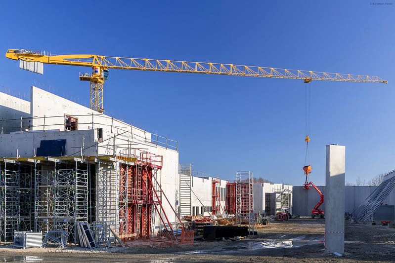 chantier de construction d'une caserne en France
