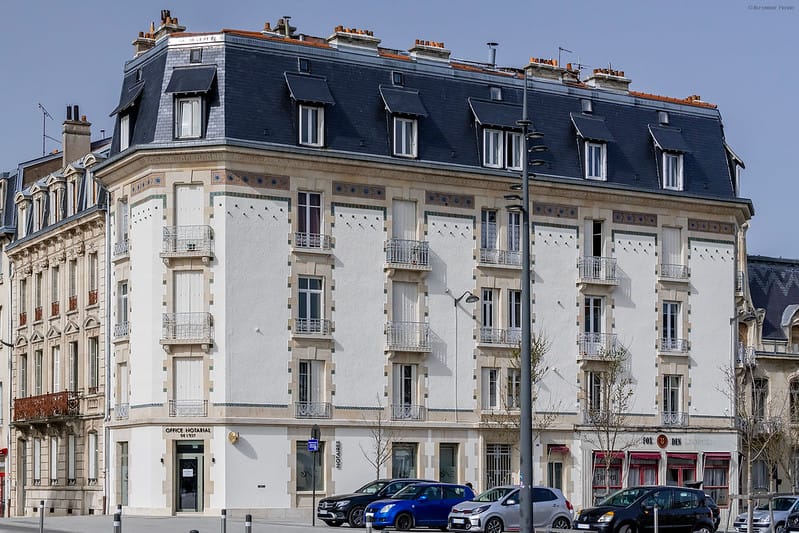 Ensemble mixte de bureaux et de logements