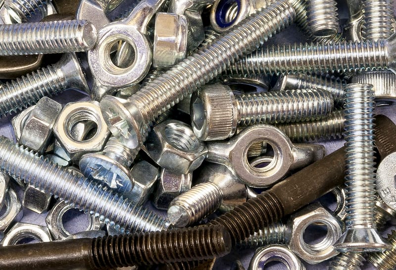 différentes formes et taille de vis et boulons