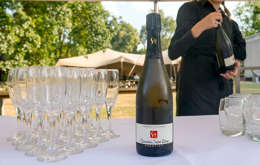 bouteille de crémant d'Alsace lors d'un cocktail
