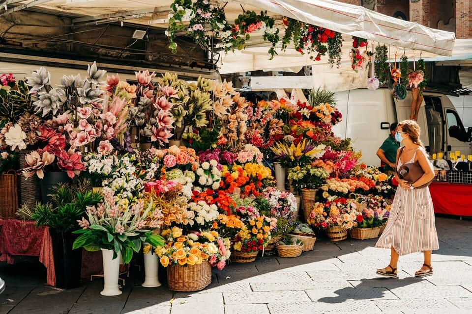 fleuriste sur un marché